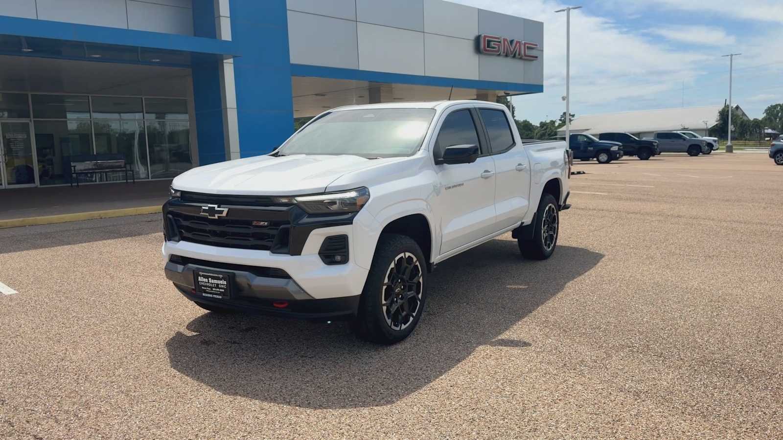 Used 2026 Summit White Chevrolet 4WD Z71 image 4