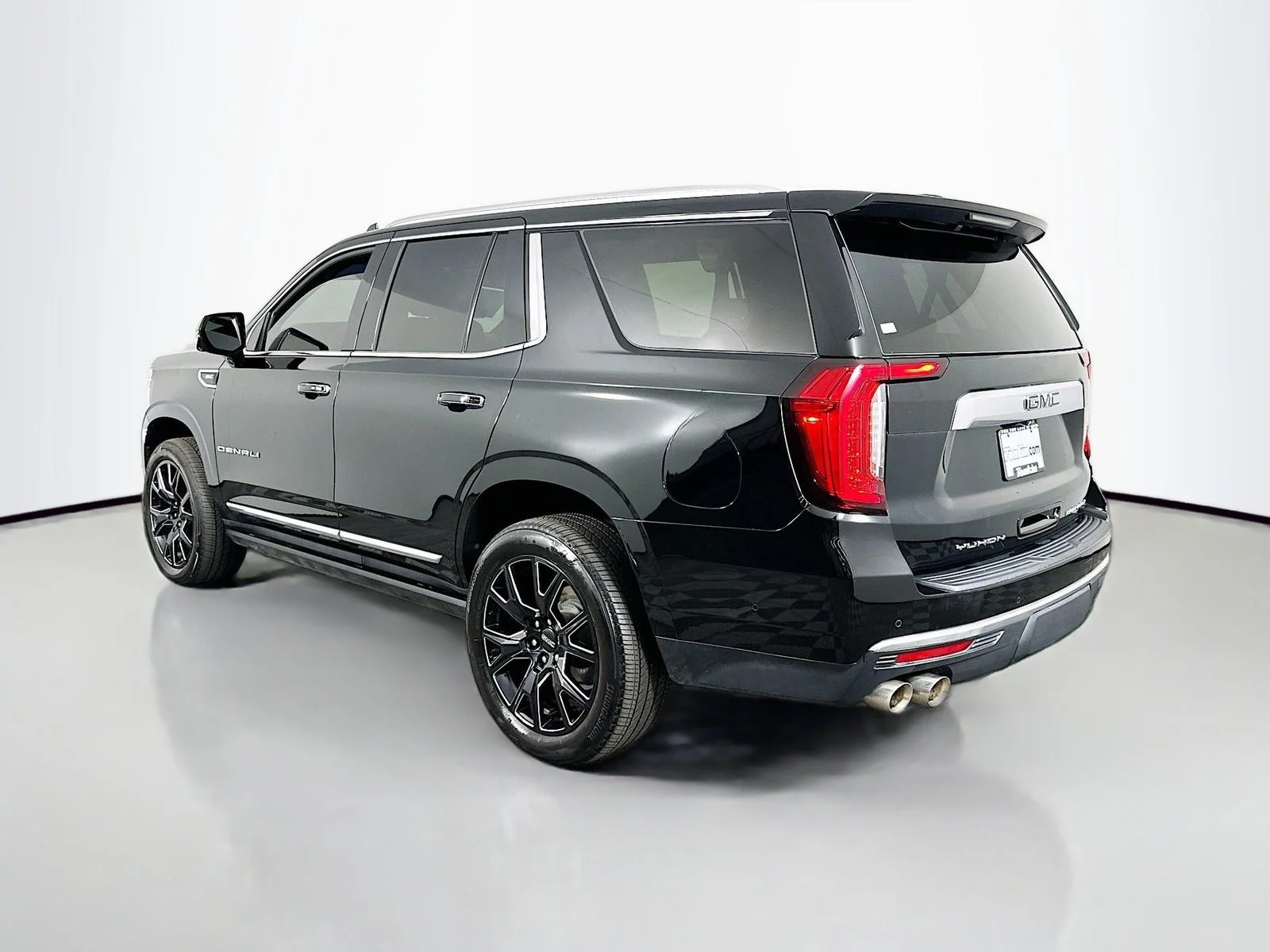 Used 2024 Onyx Black GMC Denali image 5