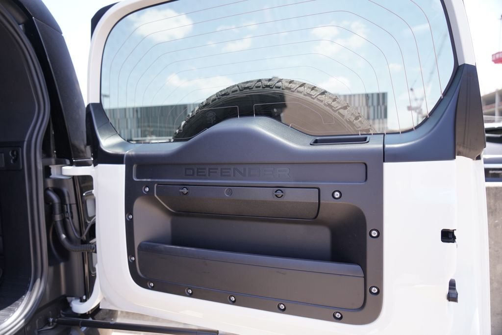 New 2026 Fuji White Land Rover X-Dynamic SE image 24