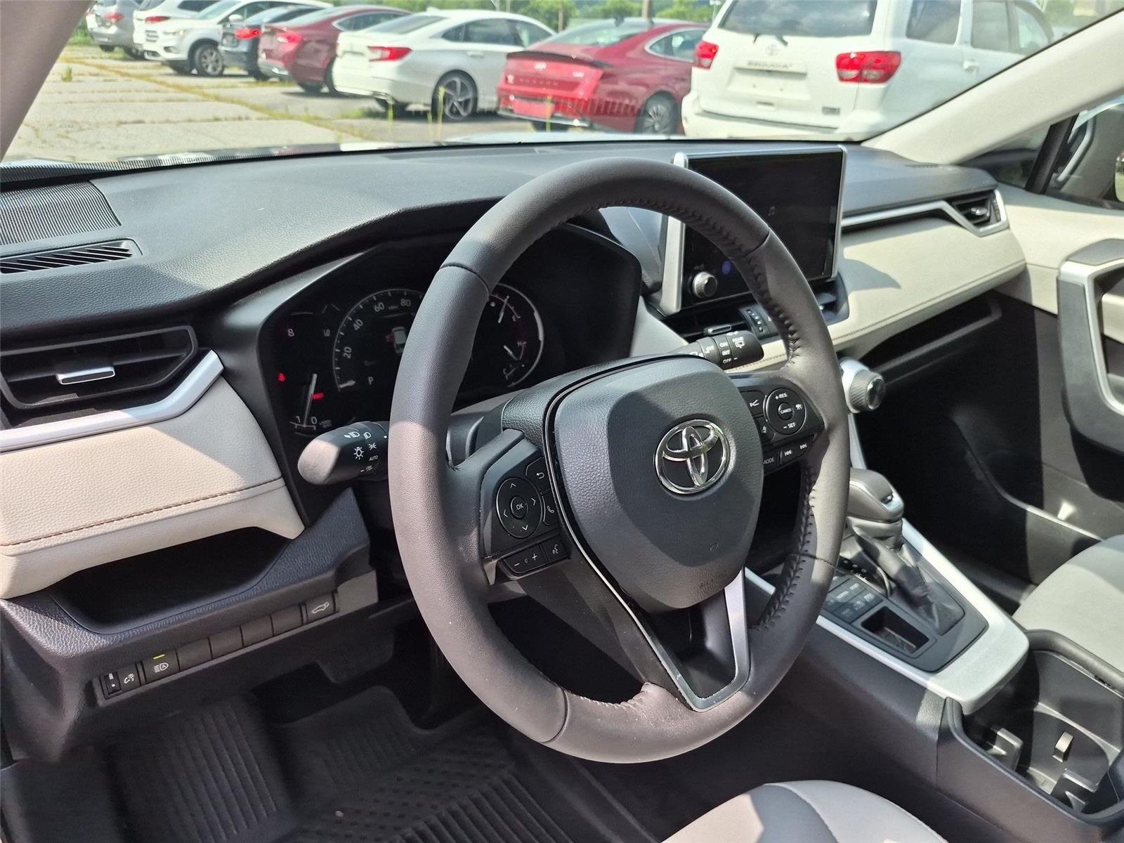 Used 2025 Silver Sky Metallic Toyota XLE Premium image 19