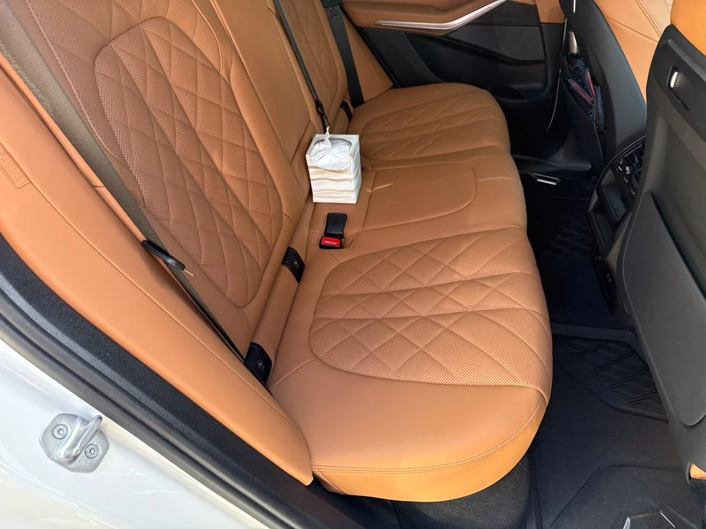 Used 2024 White BMW sDrive40i image 17