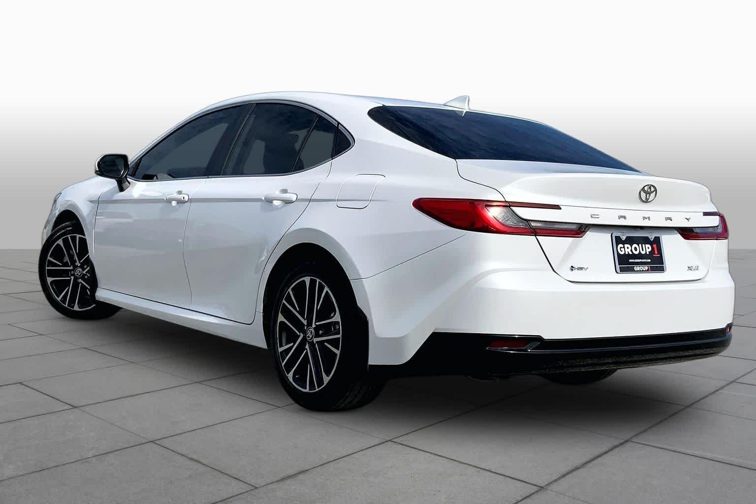 Used 2025 Wind Chill Pearl Toyota XLE image 12