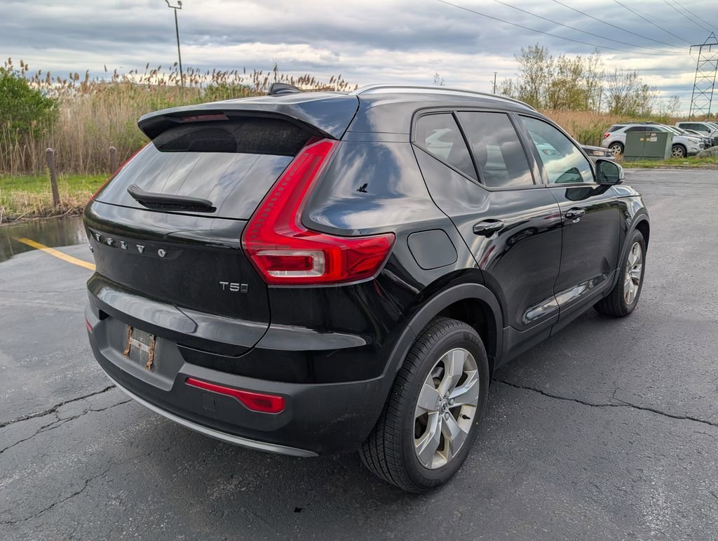 Used 2019  Volvo Momentum image 11