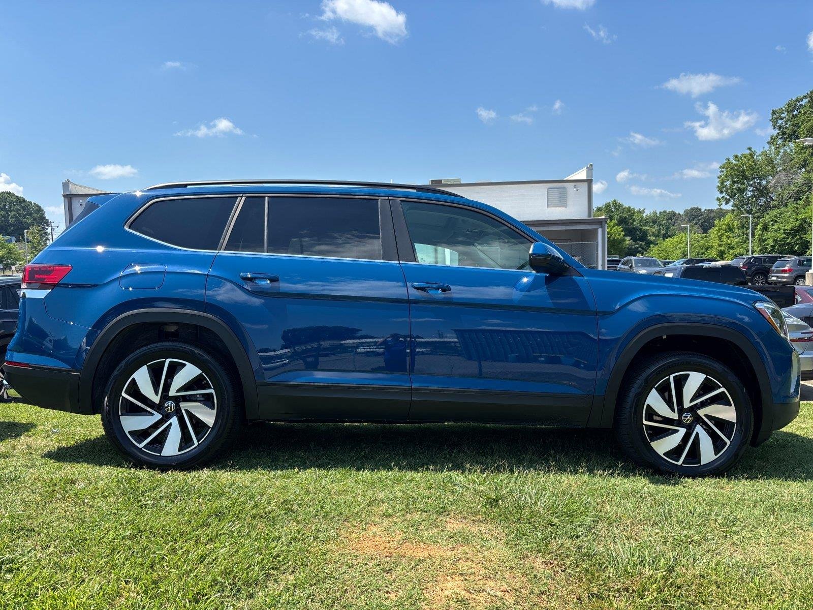New 2026 mountain lake blue metallic VOLKSWAGEN 2.0T SE w/Technology image 5