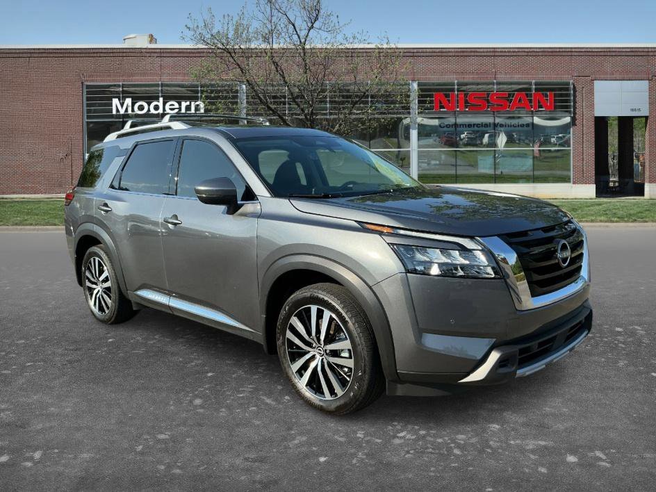 Used 2025 Gun Metallic Nissan Platinum image 5