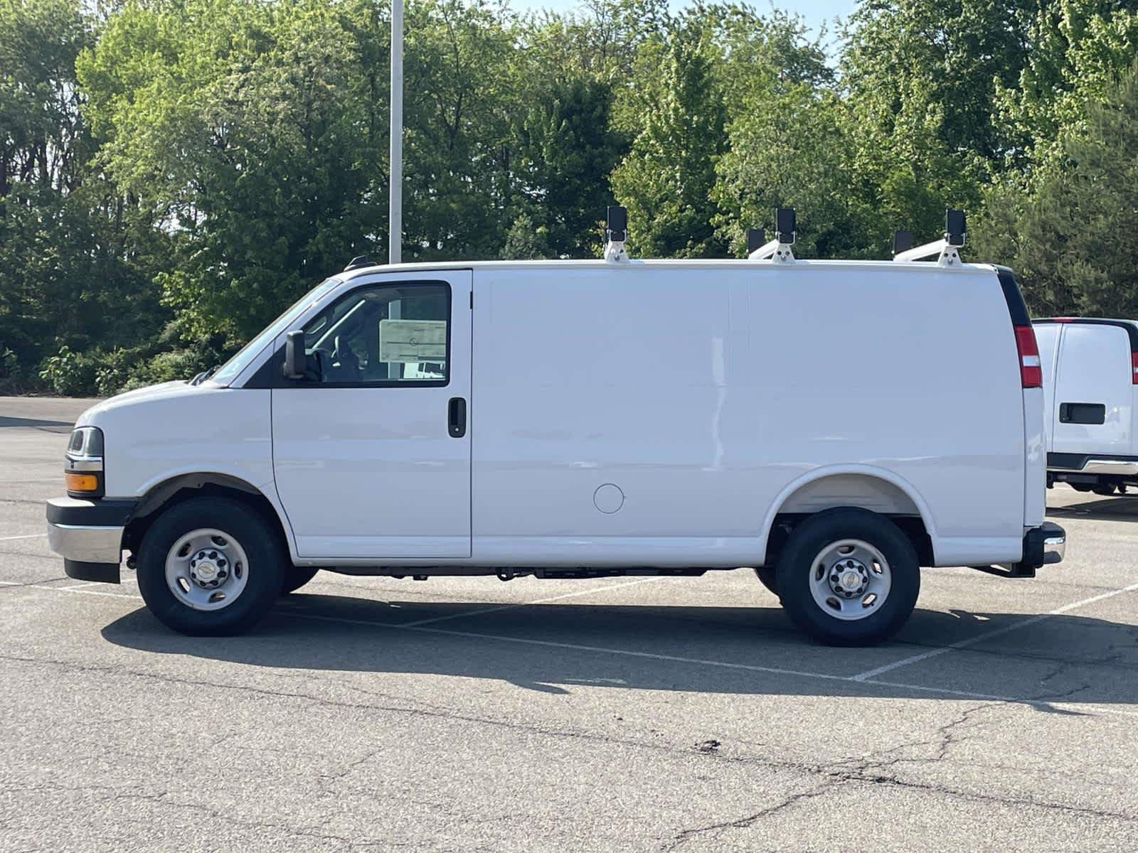 2026 Chevrolet Express Cargo Work Van - Photo 34