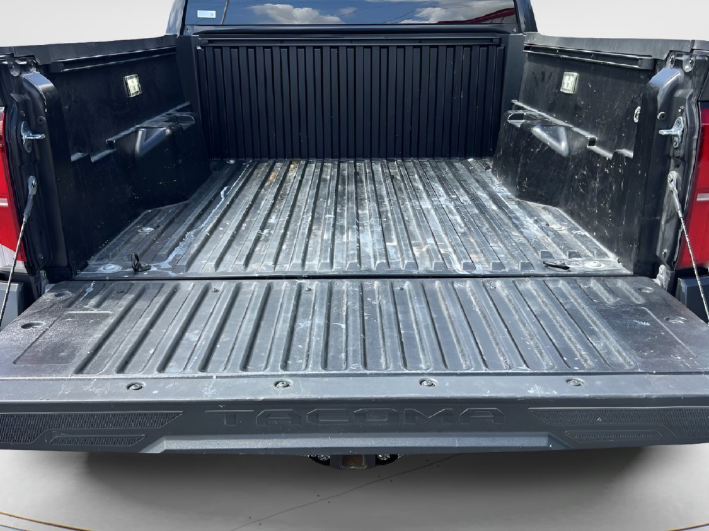 Used 2025  Toyota SR5 image 9