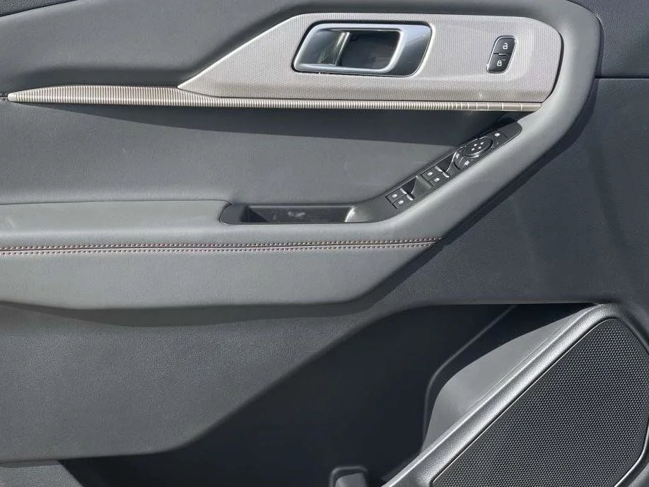 New 2026 Space White Metallic Ford Active image 15