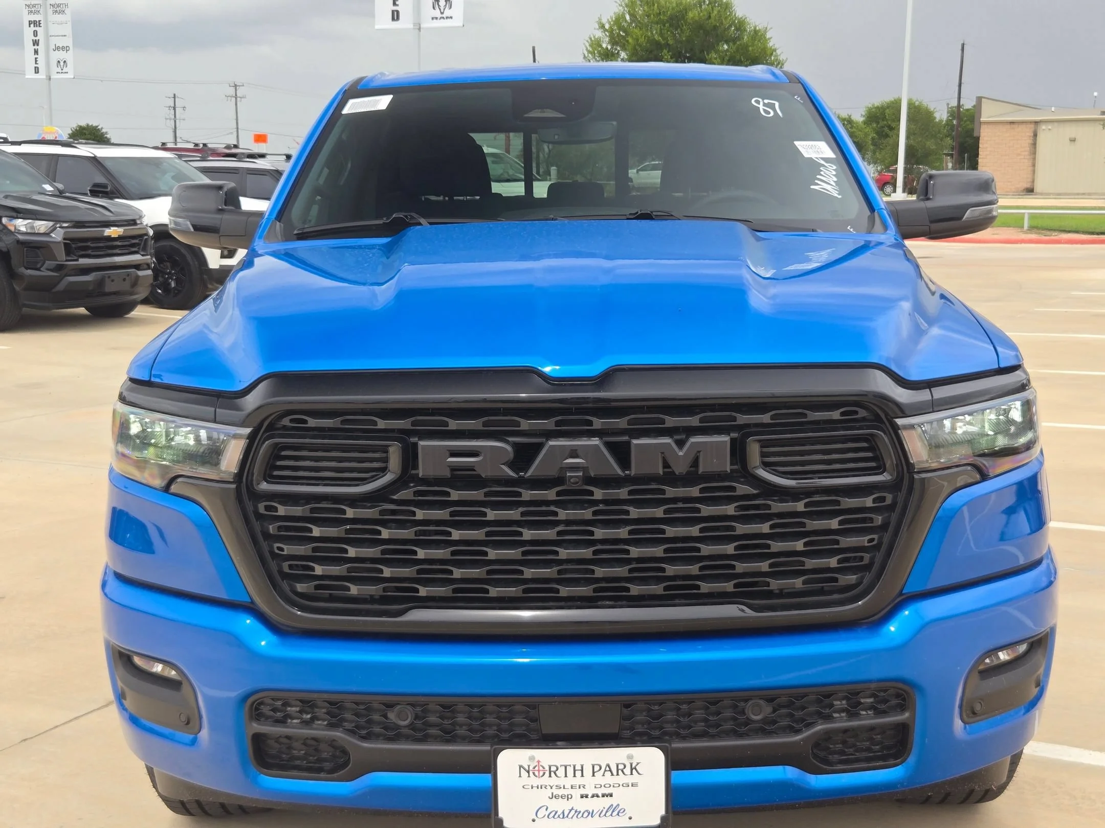 New 2026 Hydro Blue Pearl-Coat Exterior Paint RAM Big Horn/Lone Star image 7