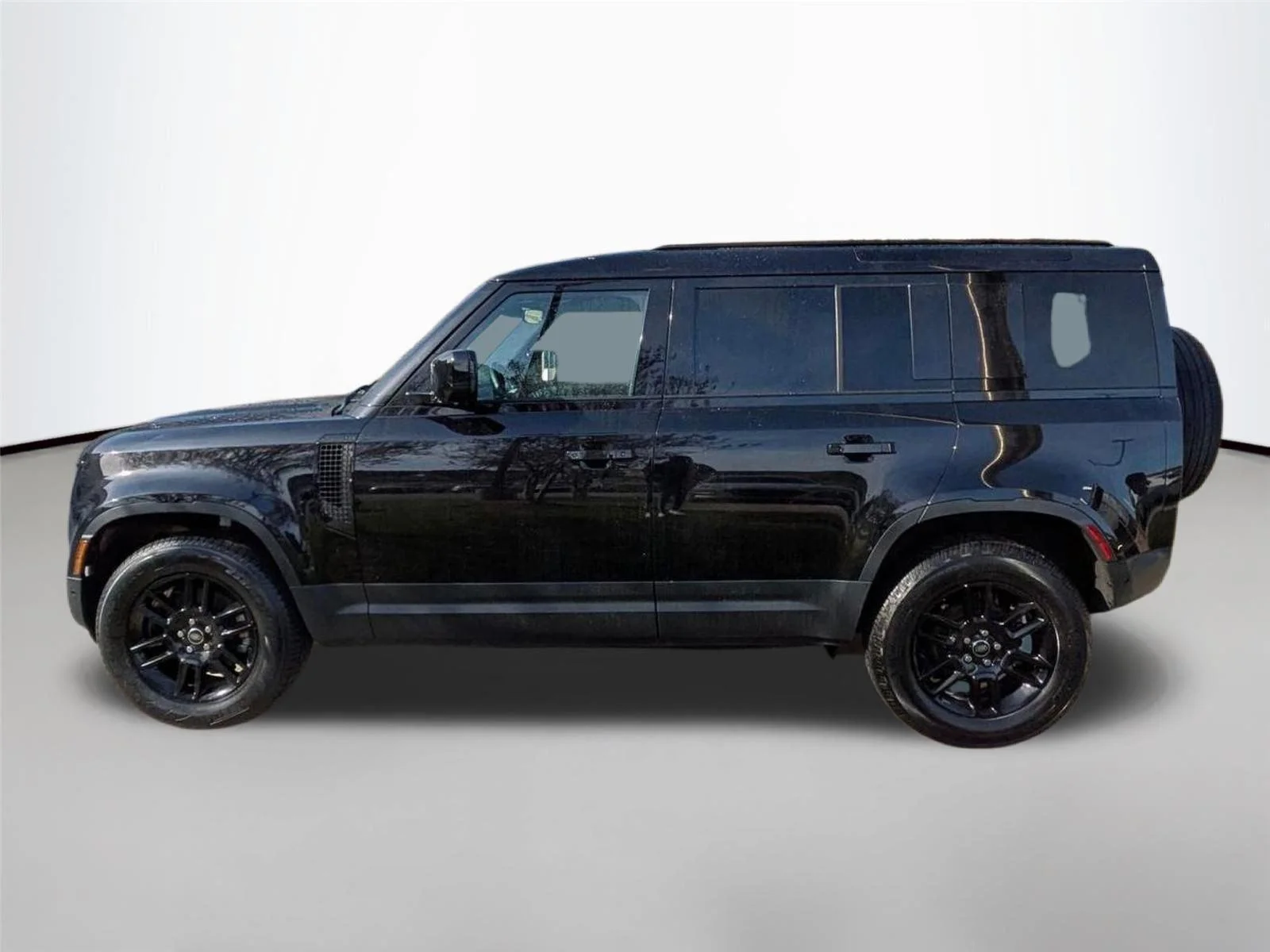 Certified Used 2025 Santorini Black Metallic Land Rover S image 8