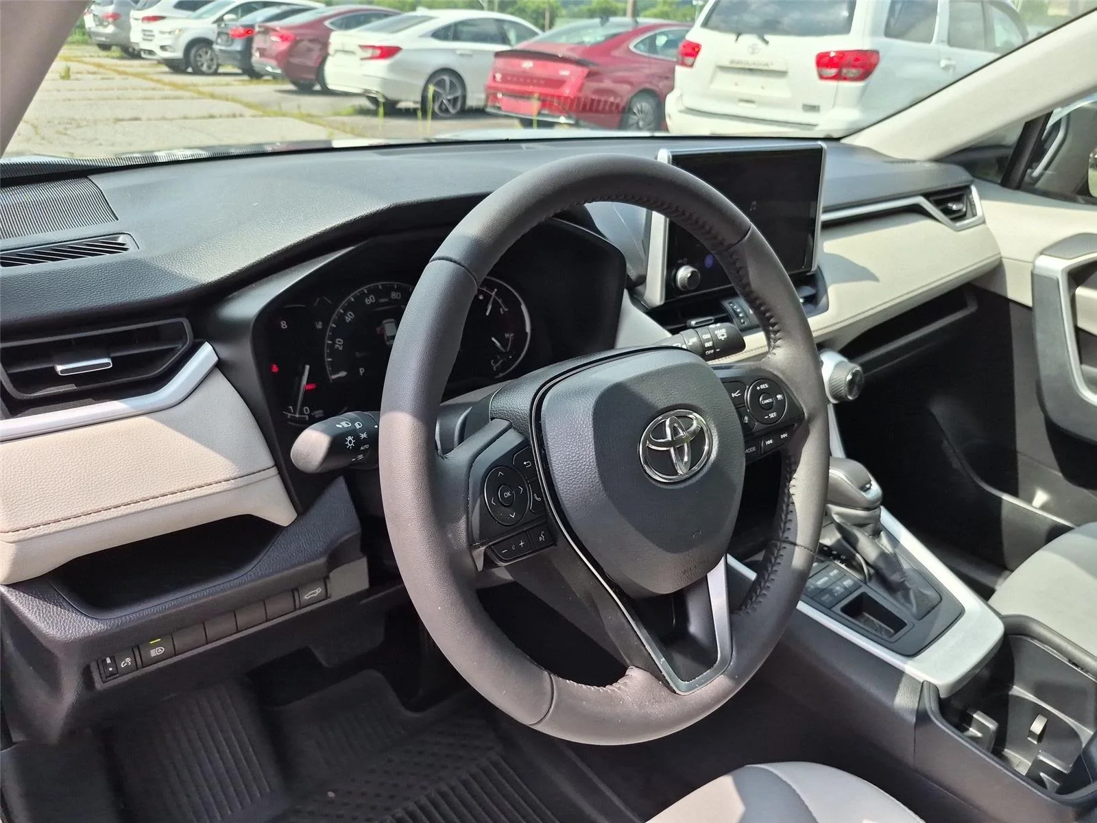 Used 2025 Silver Sky Metallic Toyota XLE Premium image 19