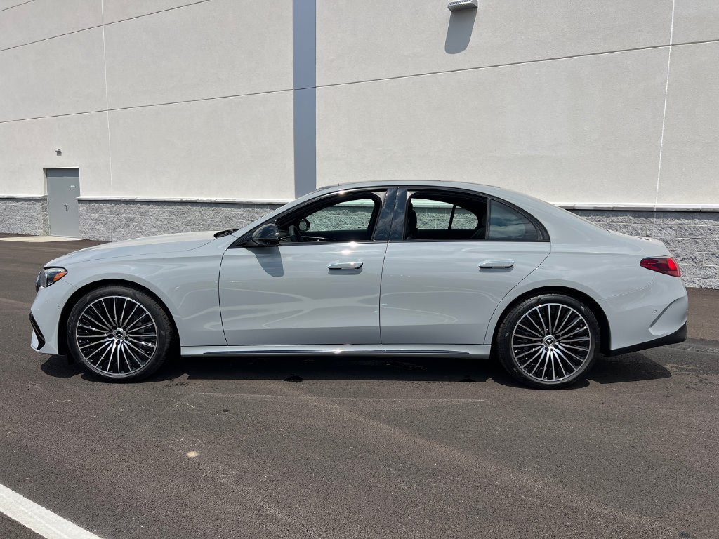 New 2026 MANUFAKTUR Alpine Grey Mercedes-Benz E 350 image 39