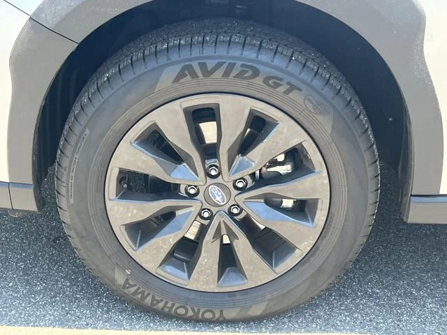 Used 2025 Silver Subaru Onyx Edition image 31