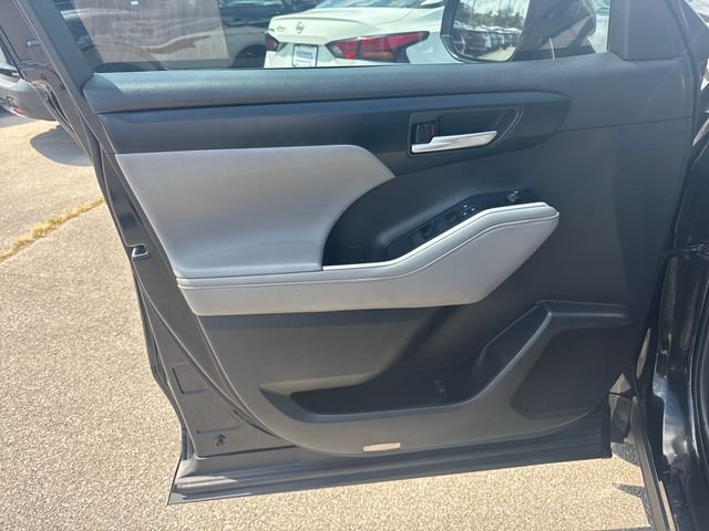 Used 2021 Black Toyota XLE image 12