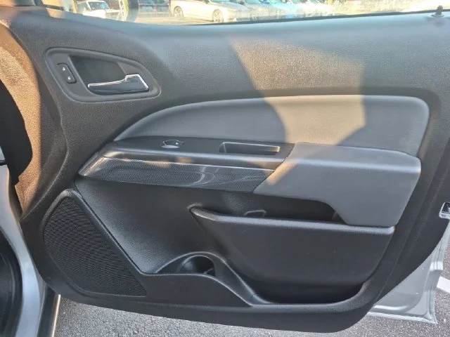 Used 2015 Silver Chevrolet Z71 image 32