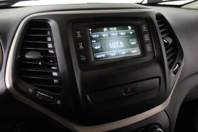Used 2015 White Jeep Latitude image 8