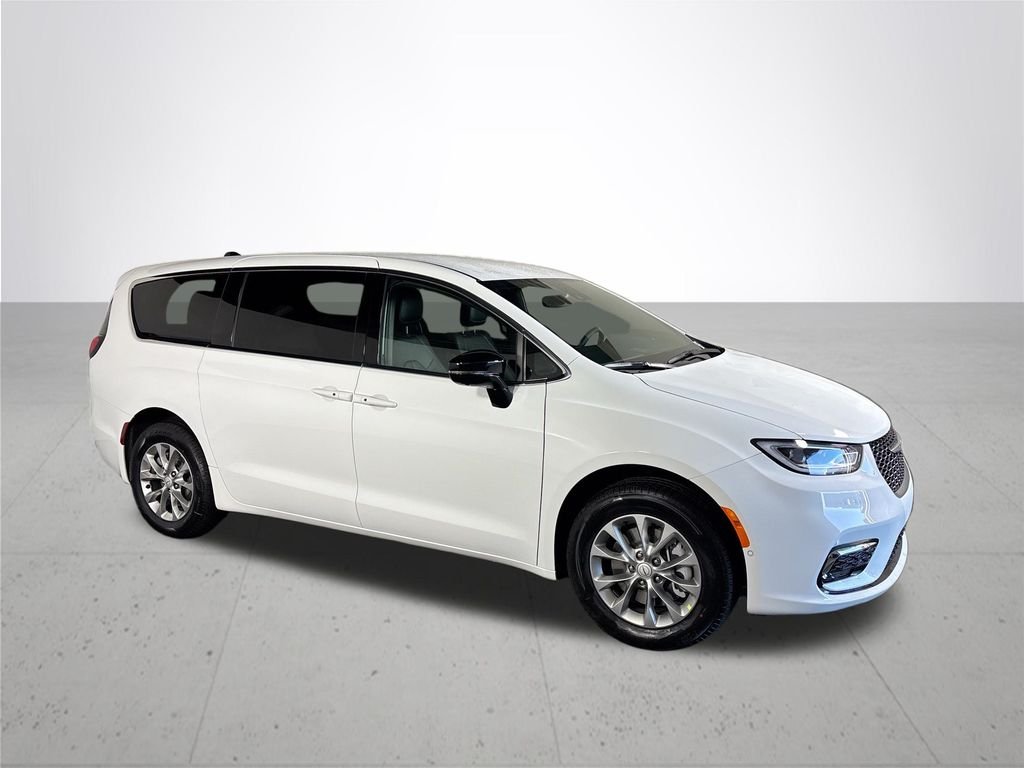 New 2026 Bright White Clear-Coat Exterior Paint Chrysler Select image 4