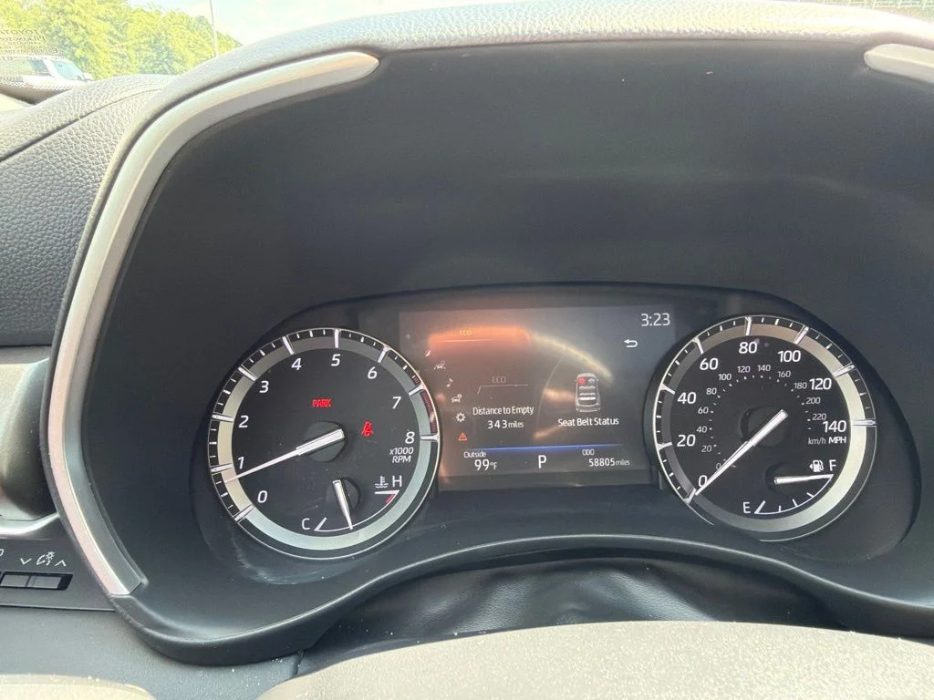 Used 2020 White Toyota XLE image 6