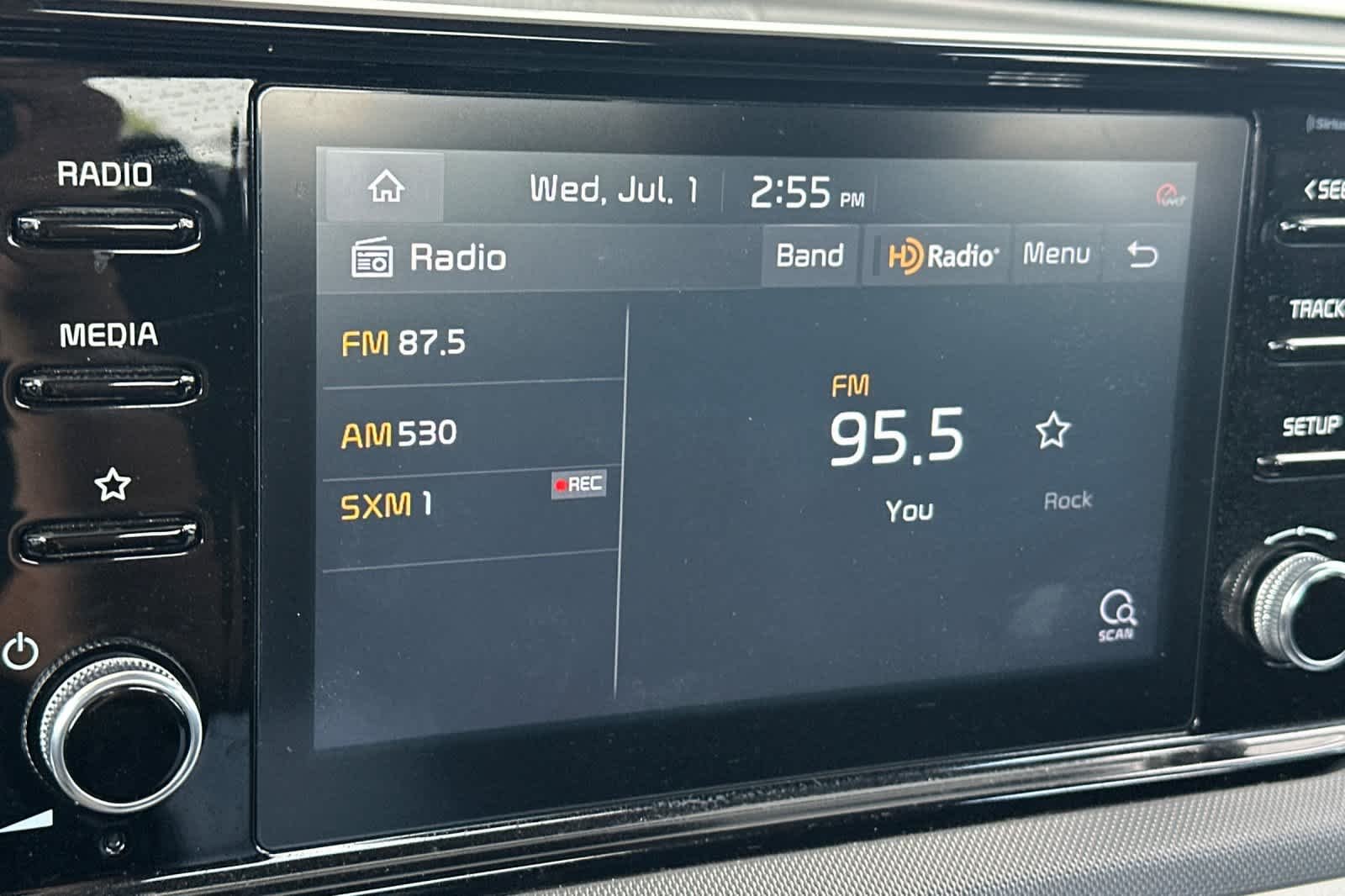 Used 2021 Glacial White Pearl Kia LXS image 18