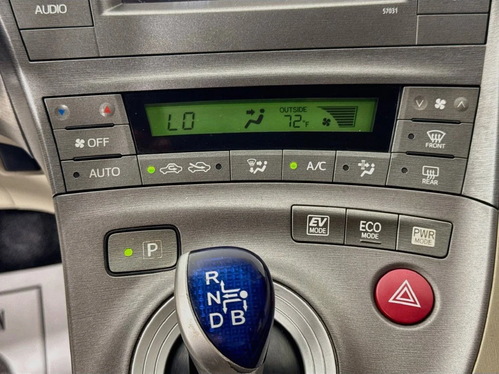 Used 2015 Blizzard Pearl Toyota Two image 18