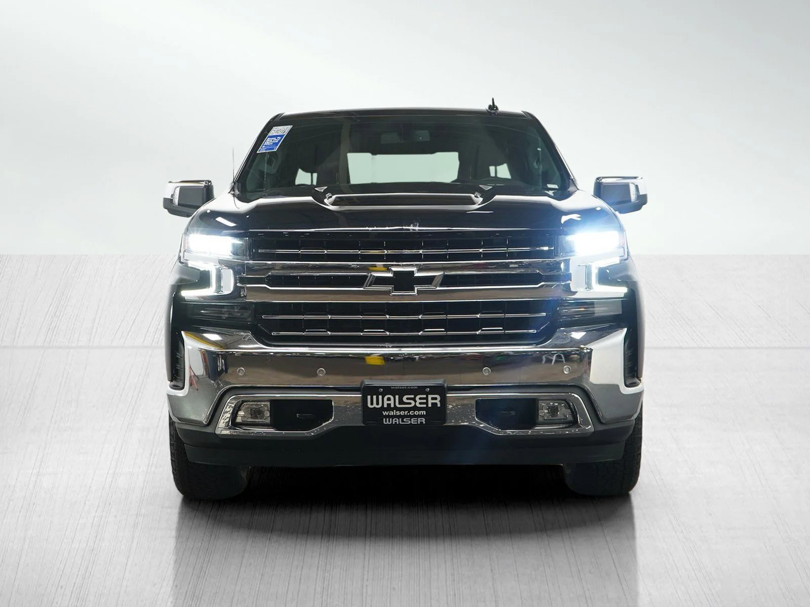 Used 2021 Chevrolet Silverado 1500 LTZ with VIN 3GCUYGELXMG302340 for sale in Roseville, Minnesota