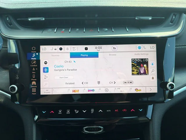 New 2027 White Jeep Laredo Altitude image 39