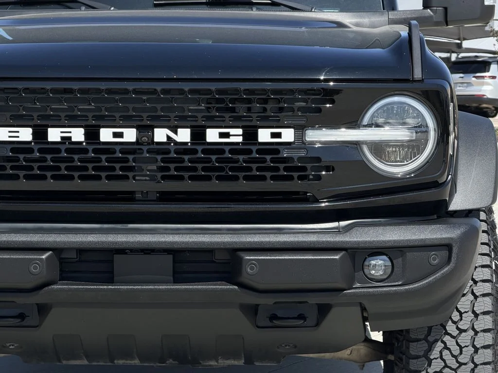 Used 2022 Black Ford Wildtrak image 7