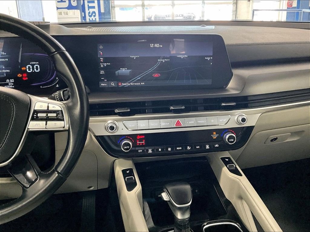 Used 2023 White Kia S image 18