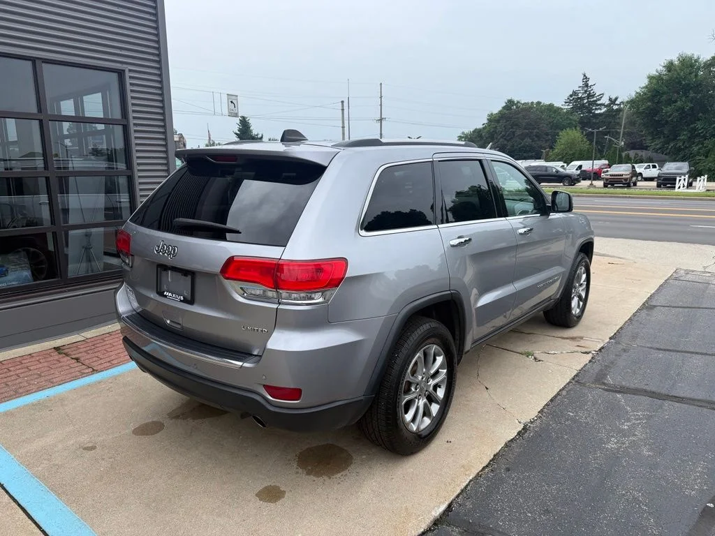 Used 2014 Silver Jeep Limited image 3