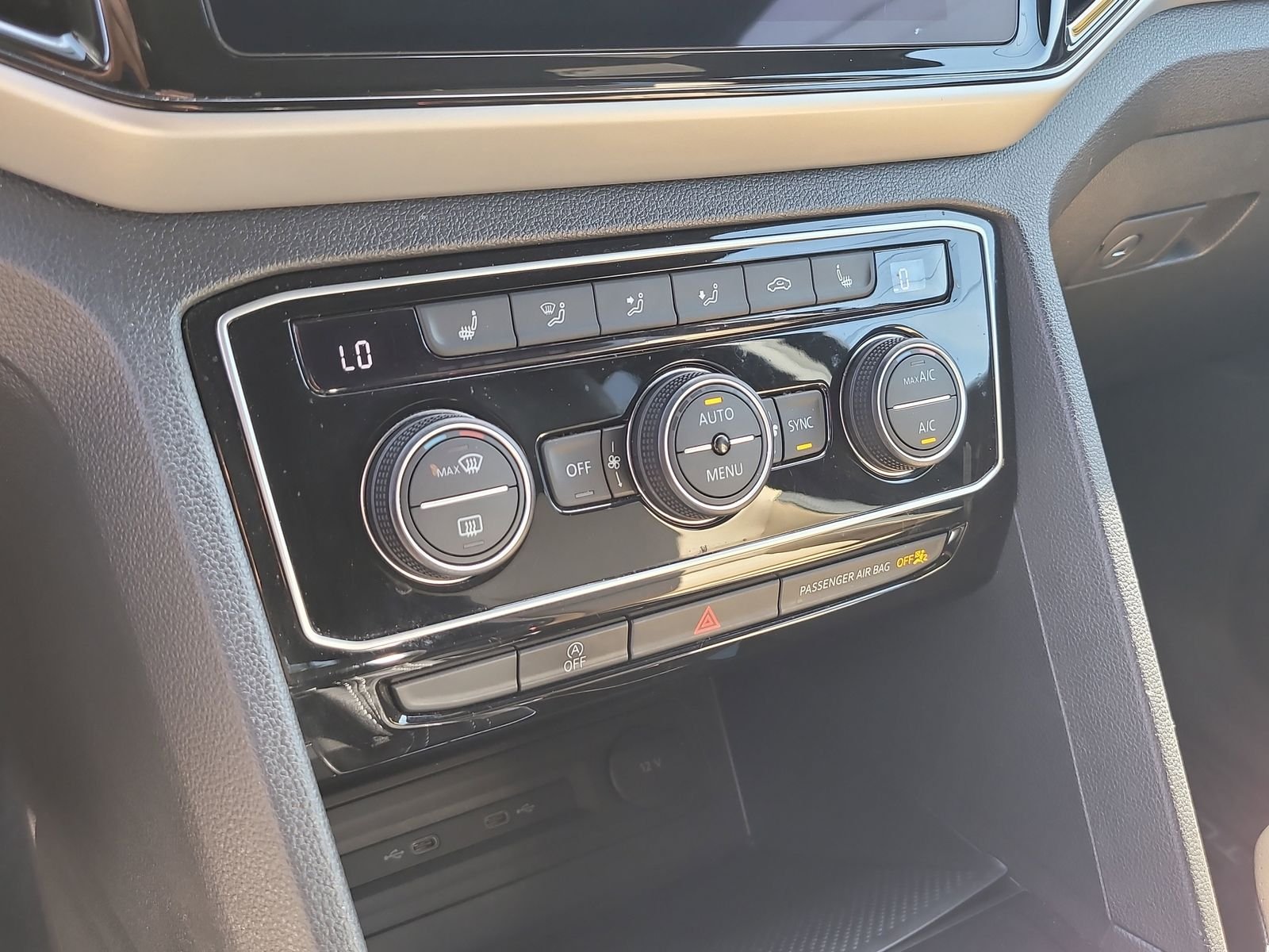 2023 Volkswagen Atlas Cross Sport SE w/Tech - Photo 24