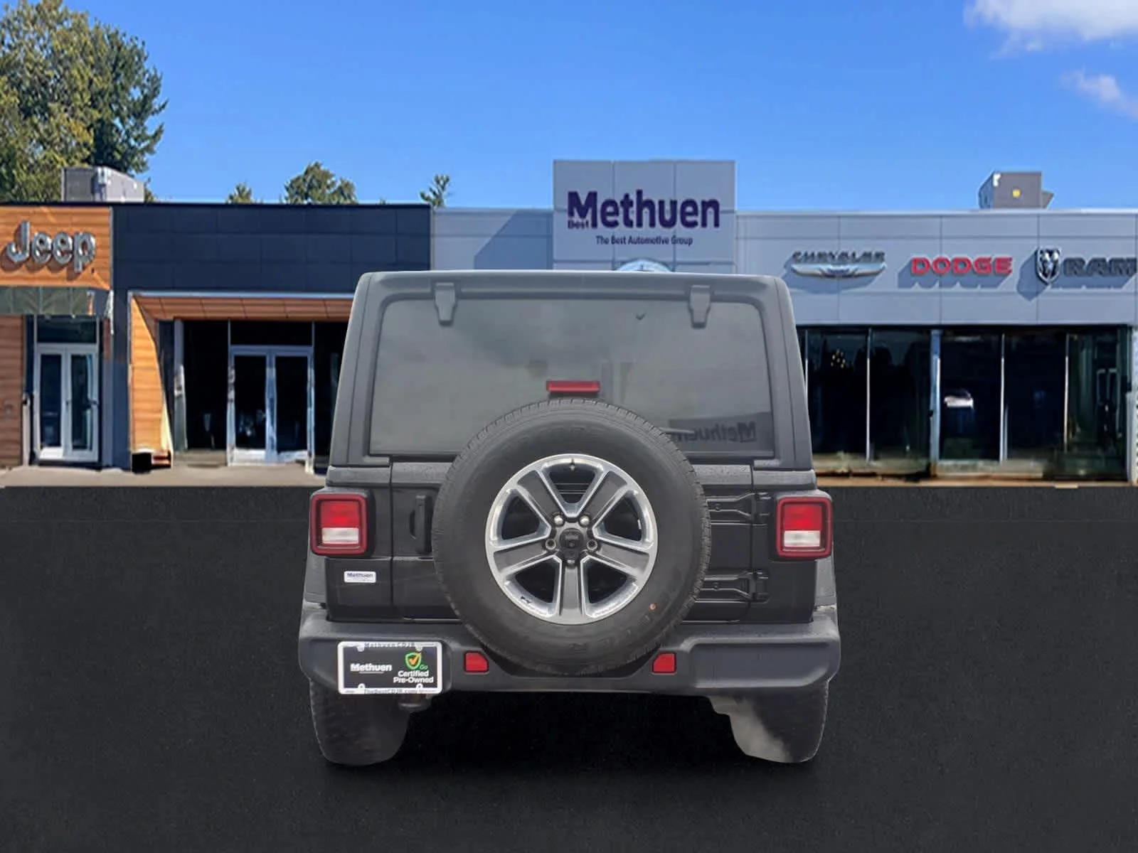 Used 2020 Black Clearcoat Jeep Sahara image 5