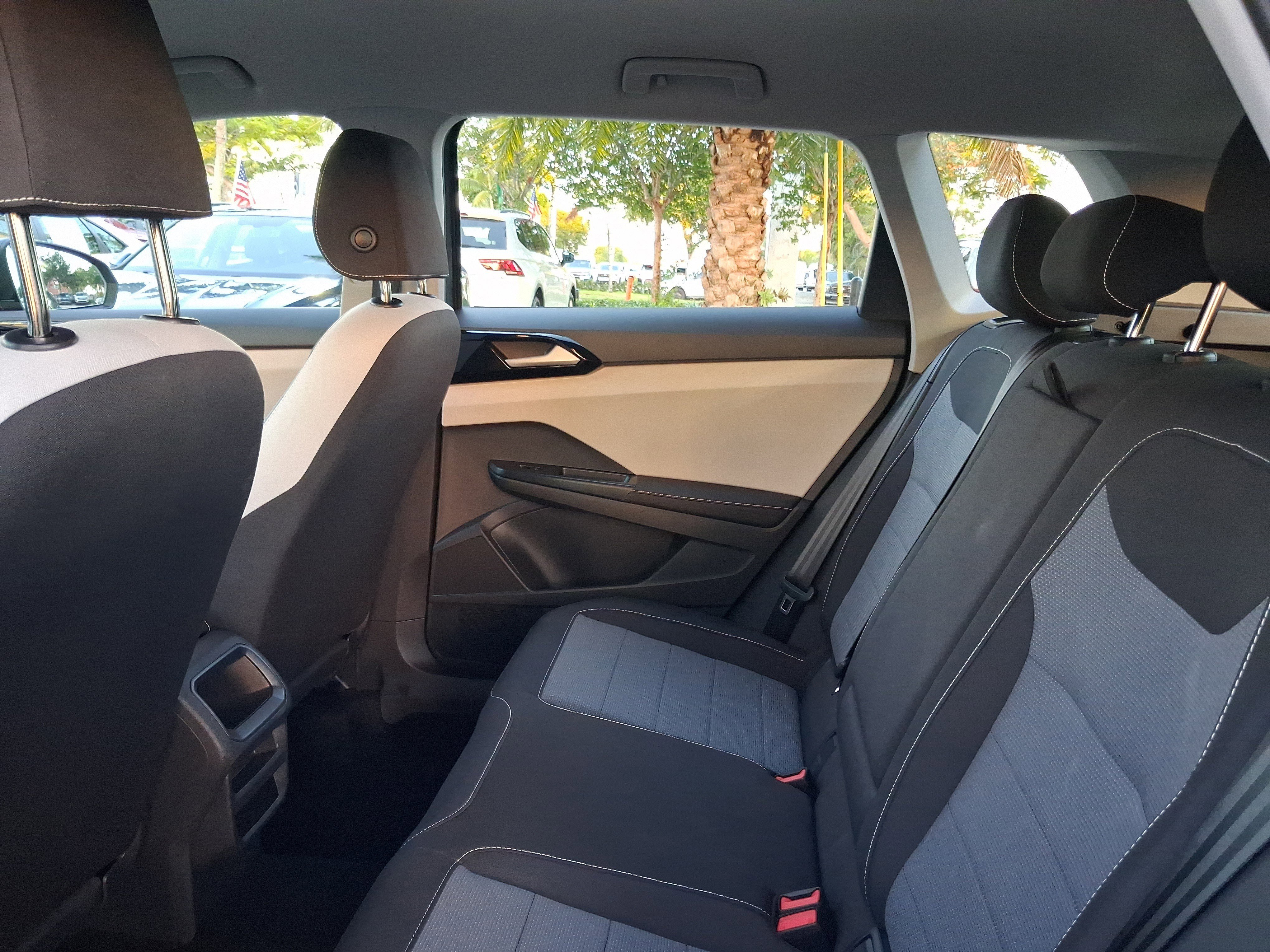 2025 Volkswagen Taos S - Photo 8
