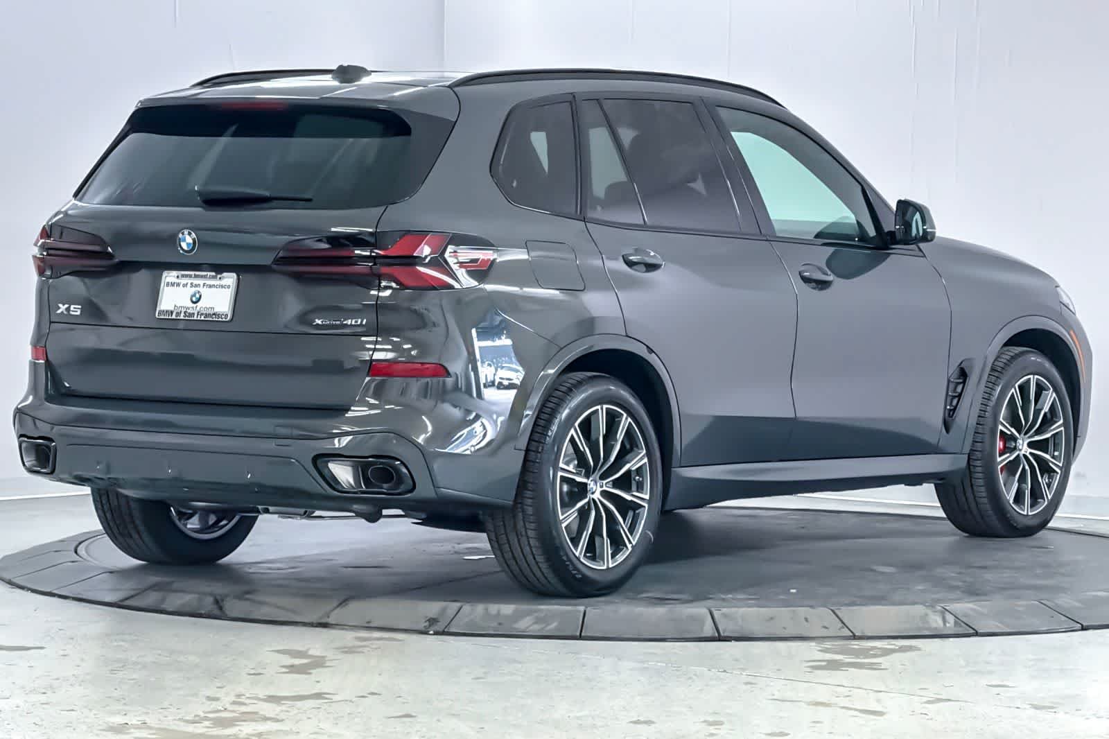 New 2026 Dravit Grey Metallic BMW xDrive40i image 2