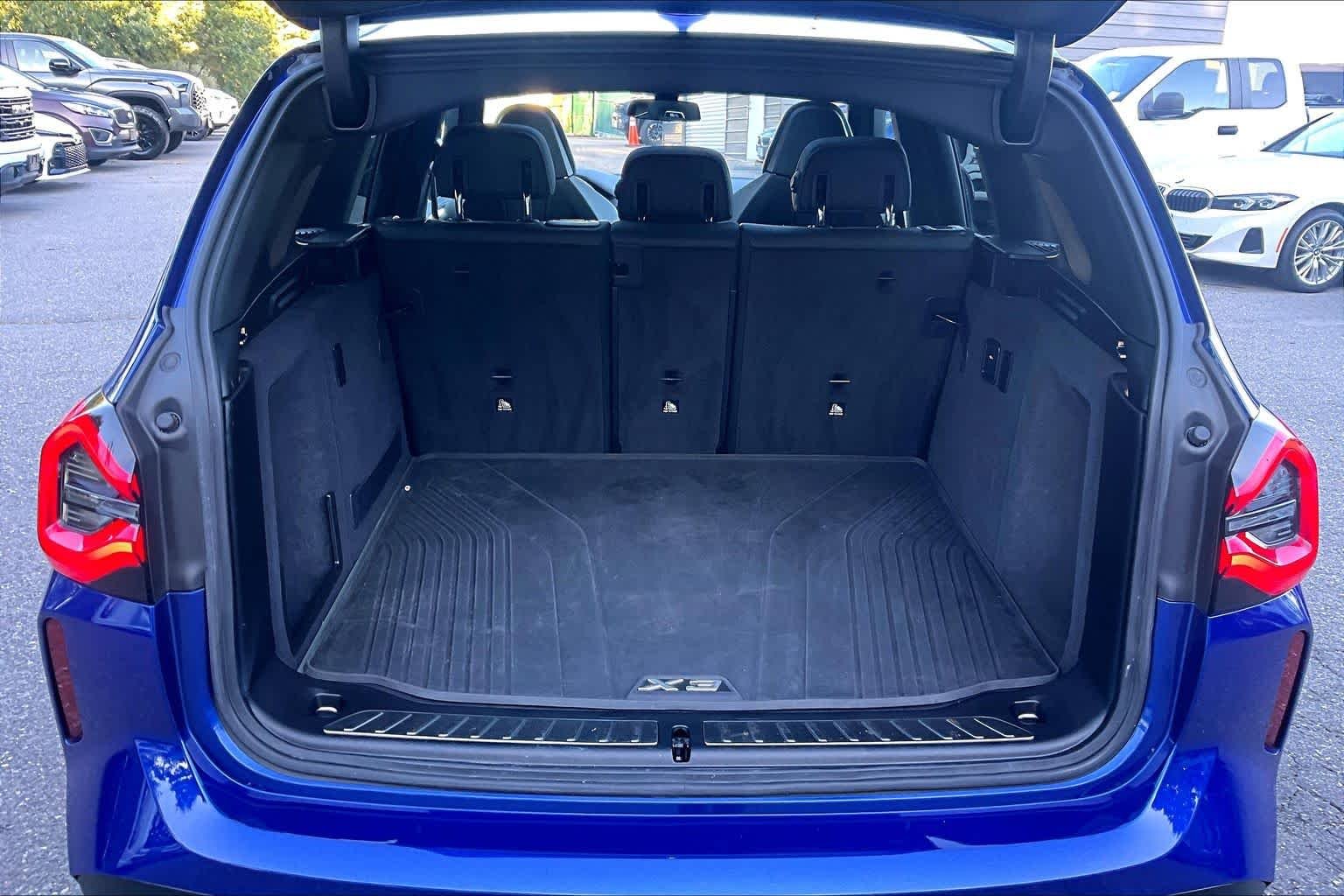 Used 2022 Marina Bay Blue Metallic BMW  image 31