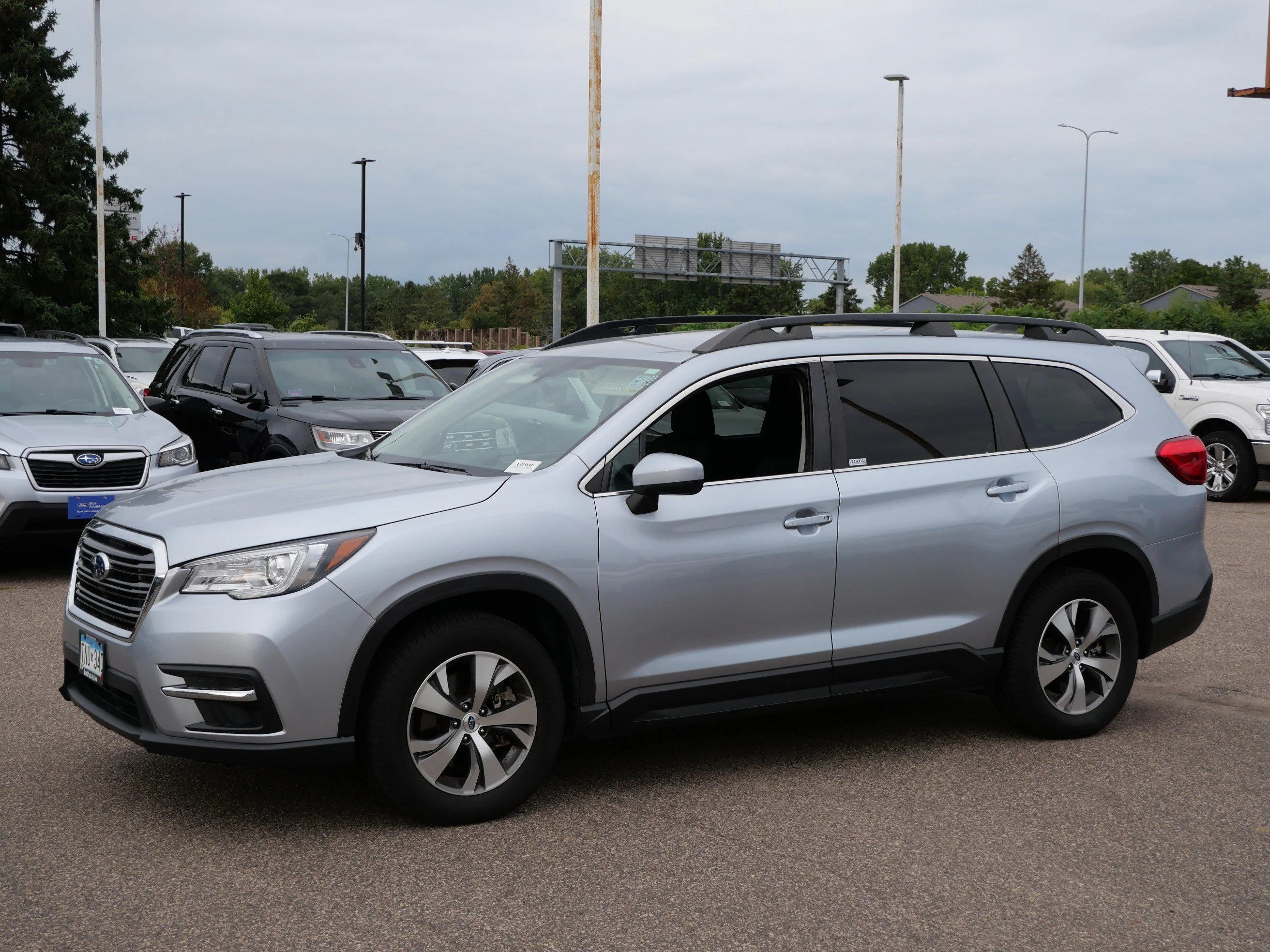 Used 2022 Ice Silver Metallic Subaru Premium image 3