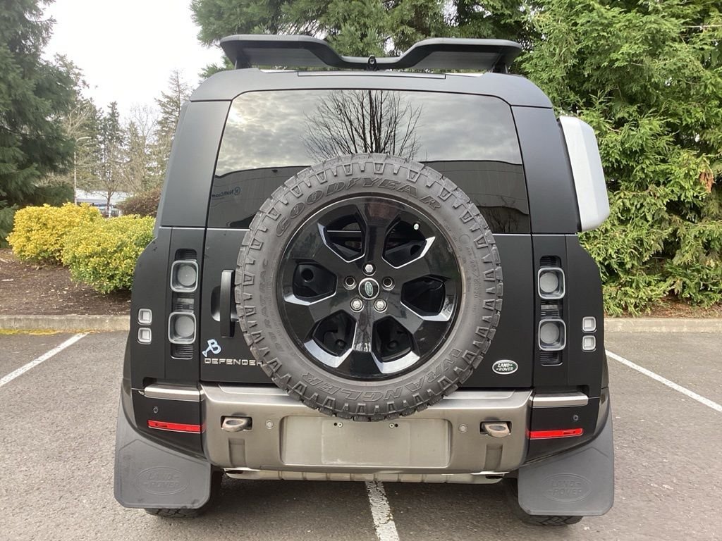 Used 2022  Land Rover X image 24