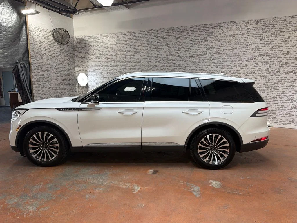 Used 2023 Pristine White Metallic Tri-Coat Lincoln Reserve image 4