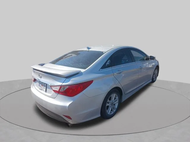 Used 2014 Silver Hyundai GLS image 3