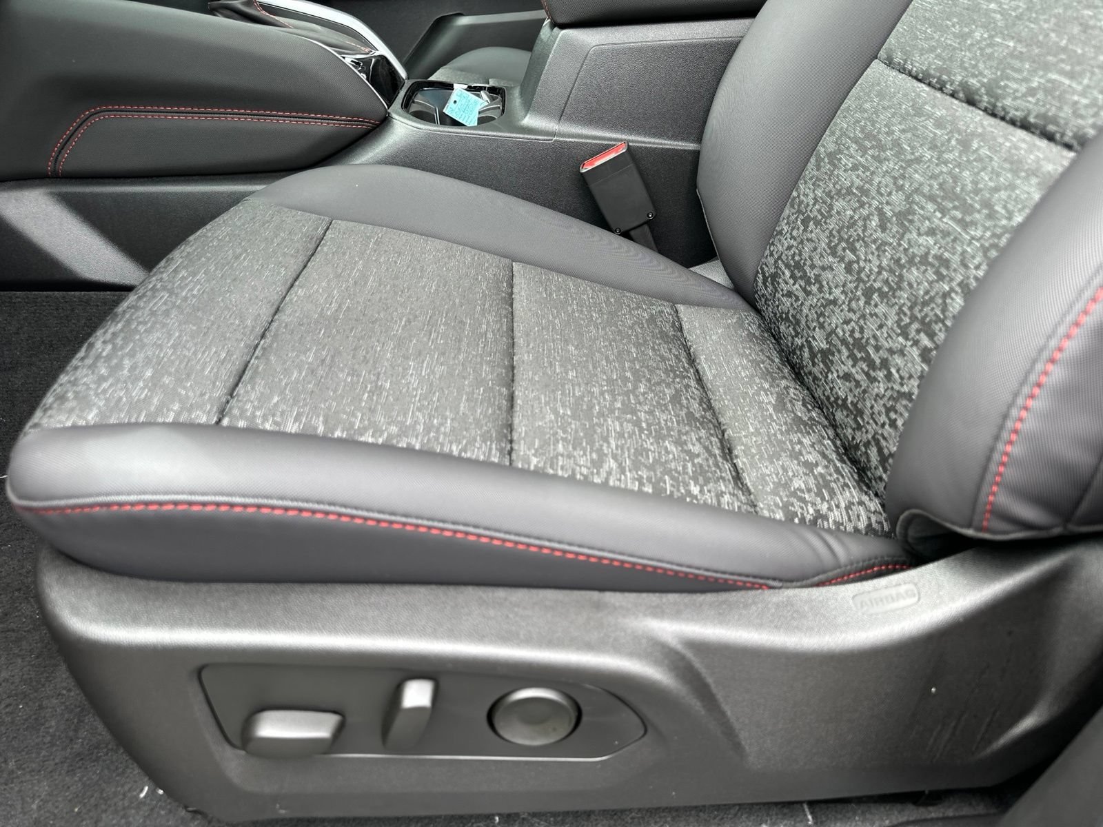 New 2026 Sterling Gray Metallic Chevrolet Z71 with 20in Black Wheels - Sunroof - Spray-On Bedliner image 20