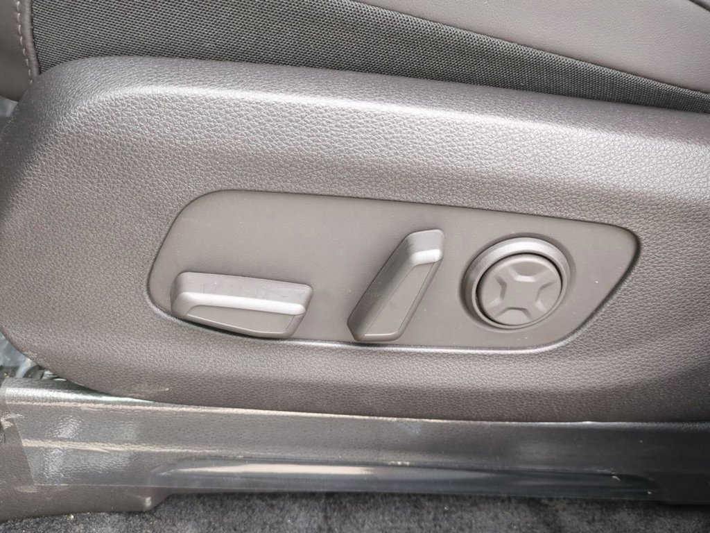 2026 Kia Carnival EX - Photo 23