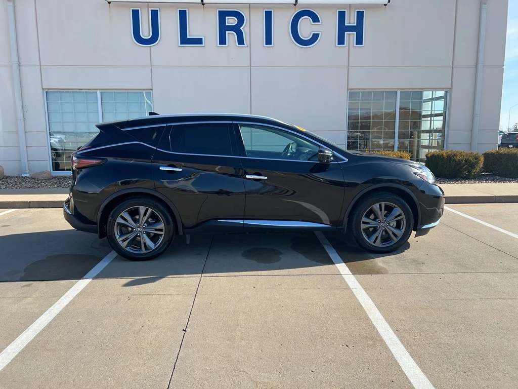 Used 2020 Super Black Metallic Nissan Platinum image 11