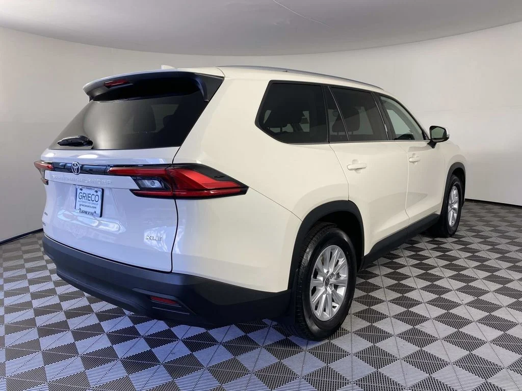 Used 2024 White Toyota XLE image 9