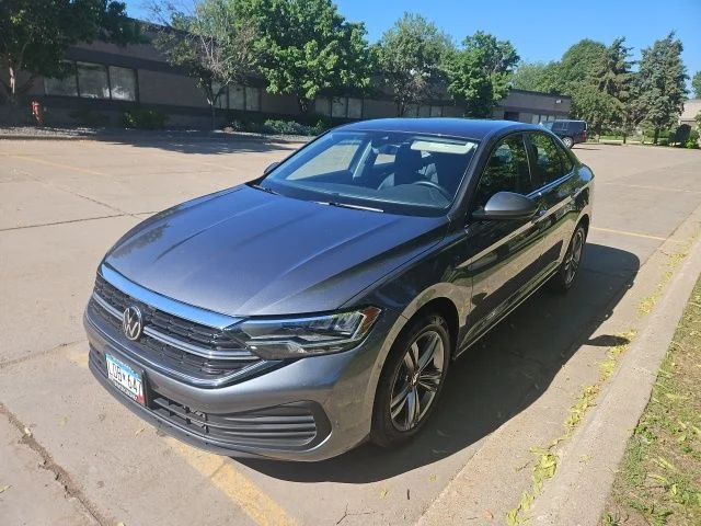 Used 2023 Platinum Gray Metallic Volkswagen 1.5T SE image 9