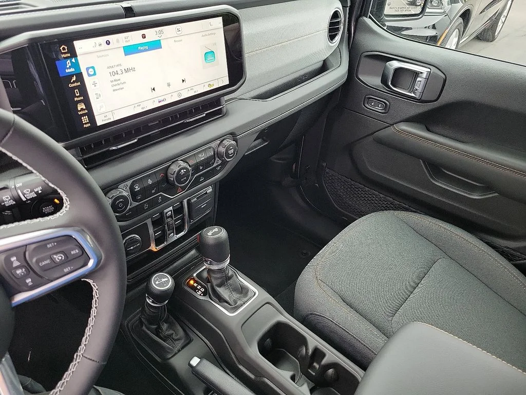 2025 Jeep Wrangler 4-Door Sahara - Photo 12