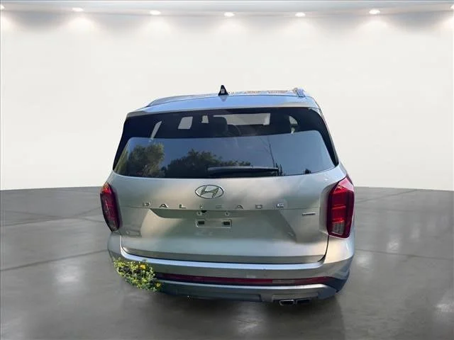 Used 2025 Silver Hyundai SEL image 16