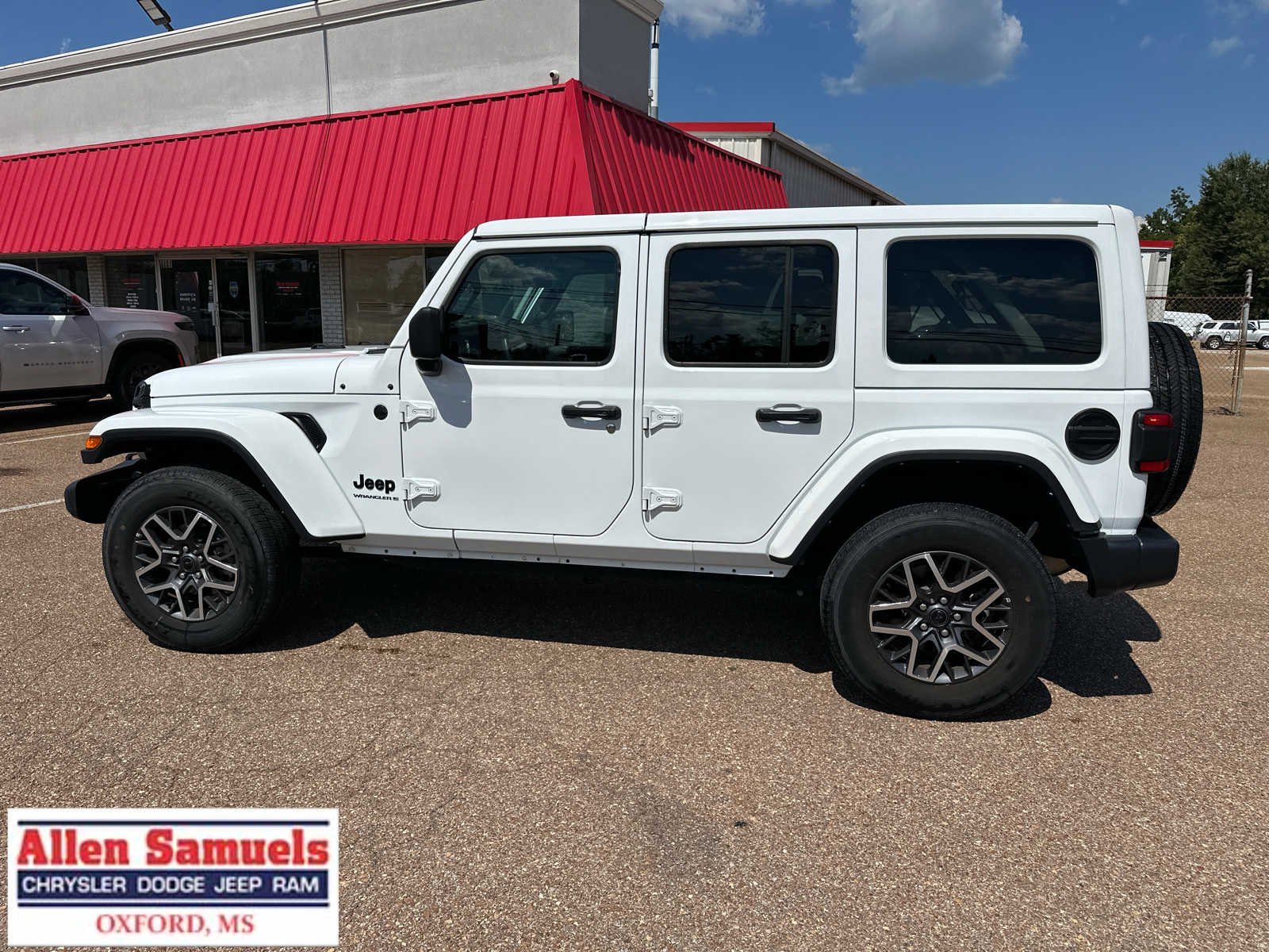 Certified Used 2025 Bright White Clearcoat Jeep Sahara image 7