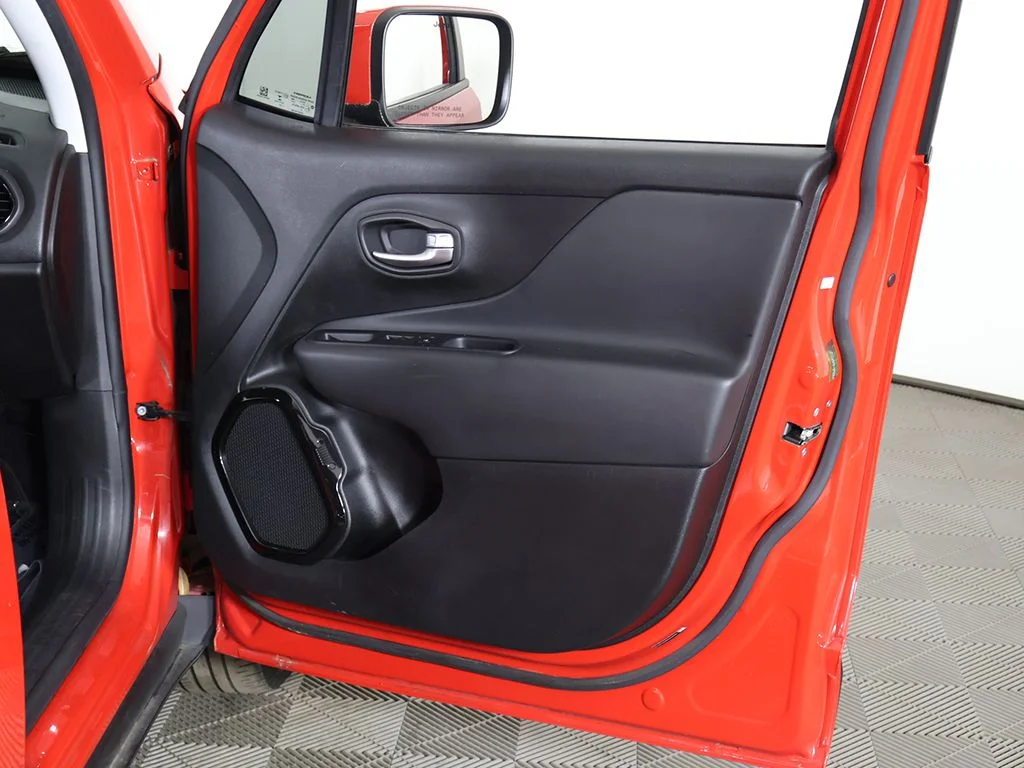Used 2020 Red Jeep Latitude image 18