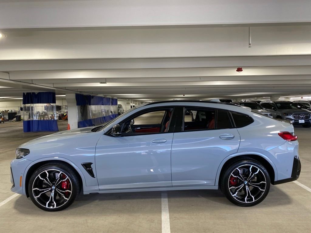 Used 2025 Brooklyn Grey Metallic BMW  image 2