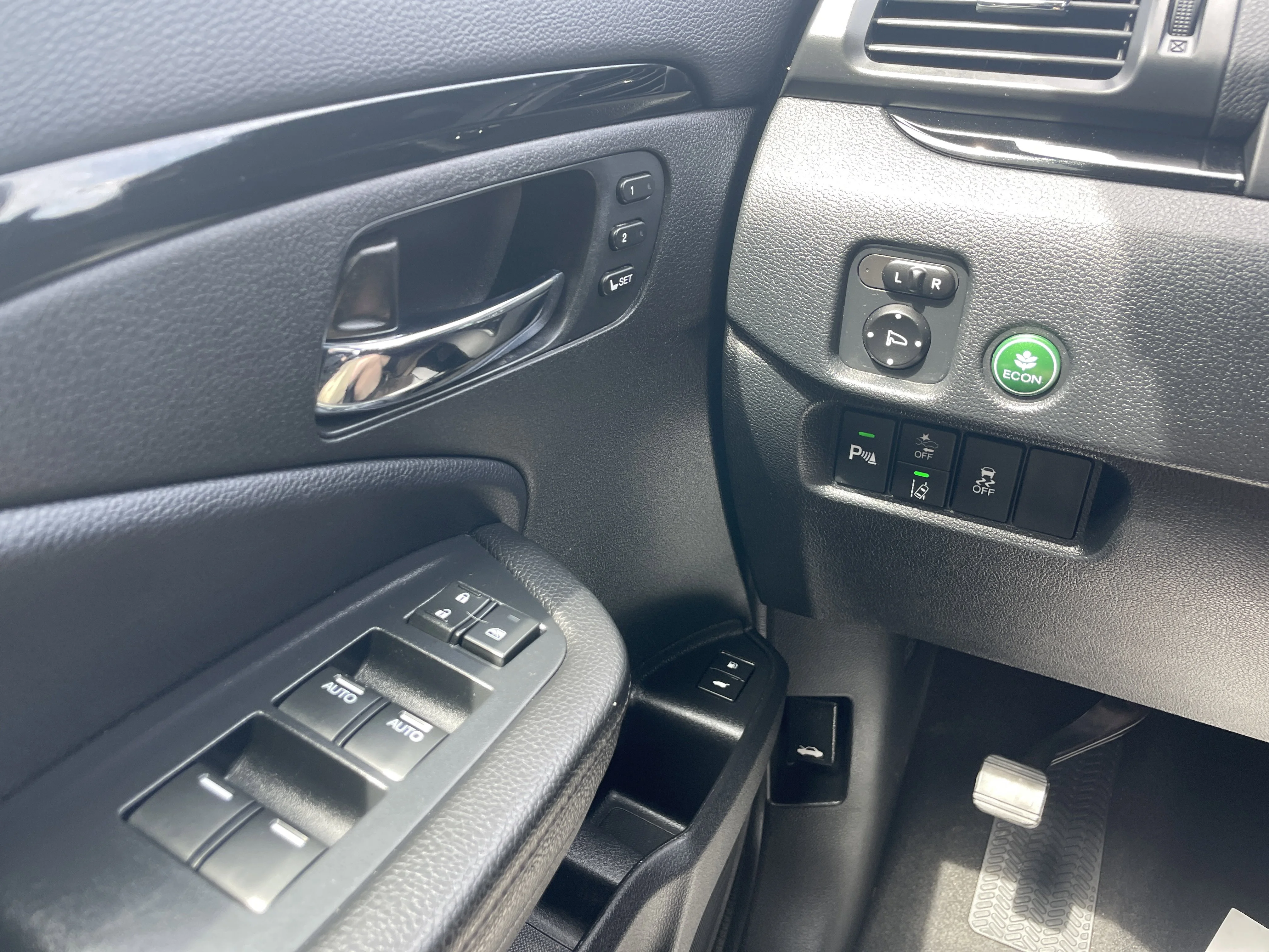 Used 2020 Gray Honda Touring 7-Passenger image 22