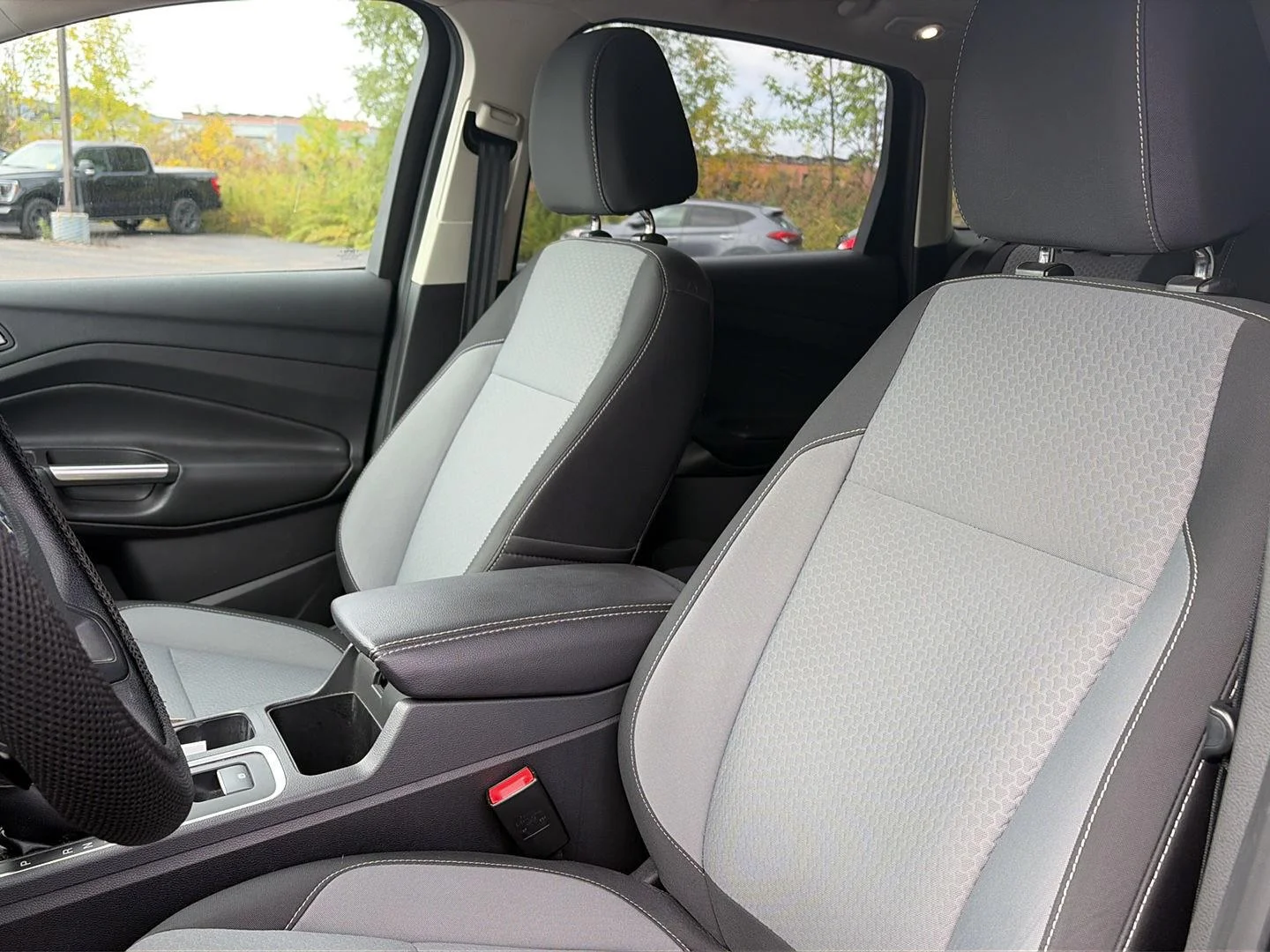 Used 2017 Magnetic Ford SE image 5